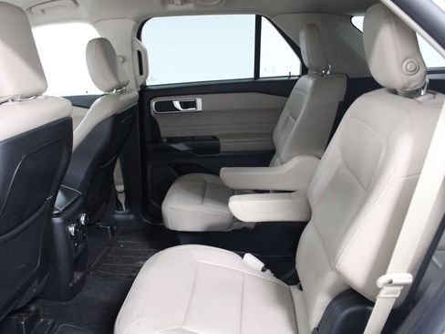 Used 2020 Ford Explorer XLT w/ Equipment Group 202A image 19