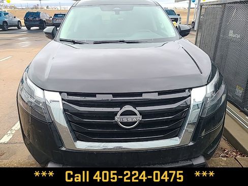 Used 2025 Nissan Pathfinder SV image 16