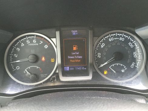 Used 2016 Toyota Tacoma SR5 w/ SR5 Appearance Package (DN) AWD/4WD image 2