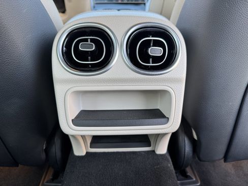 Used 2025 Mercedes-Benz C 300 Sedan image 9