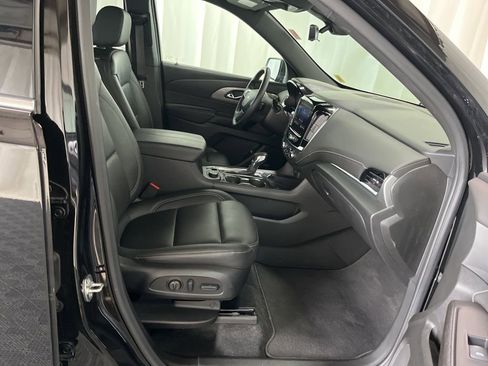 Used 2023 Chevrolet Traverse LT w/ LT Premium Package AWD/4WD image 19