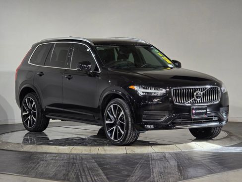 Used 2022 Volvo XC90 T6 Momentum w/ Advanced Package image 2