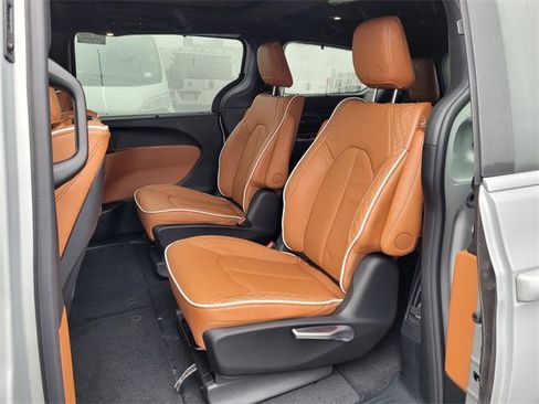 New 2026 Chrysler Pacifica Pinnacle w/ Trailer Tow Group image 7