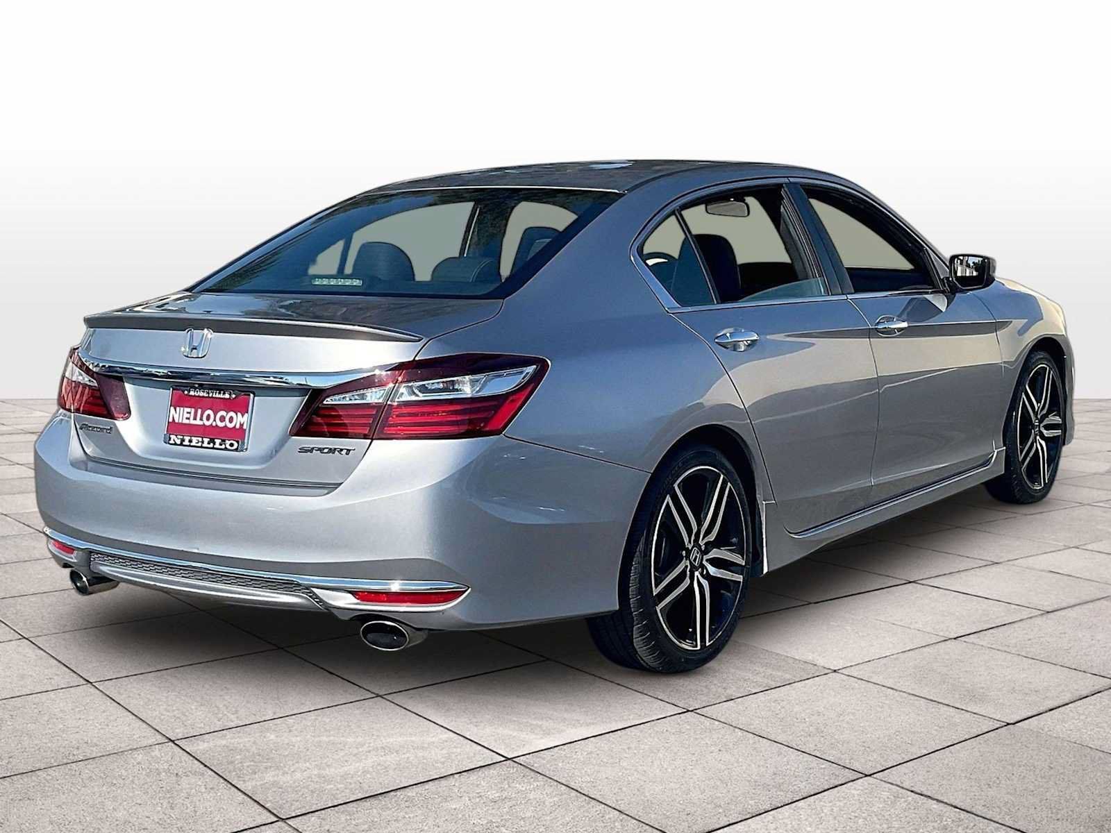 Used 2017 Honda Accord Sport image 14