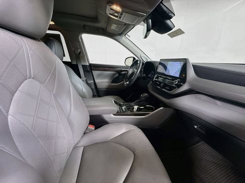 Used 2022 Toyota Highlander Platinum AWD/4WD image 30
