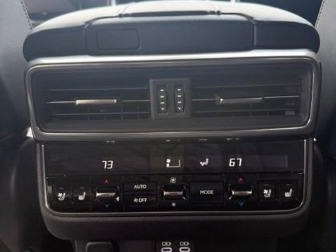 Used 2025 Lexus LX 600 4WD w/ Luxury Package image 11