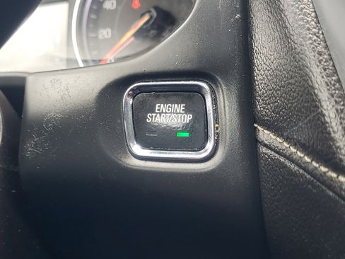 Used 2023 GMC Acadia SLE FWD image 29