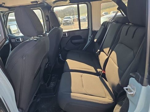 Used 2023 Jeep Wrangler Unlimited w/ Convenience Group AWD/4WD image 5
