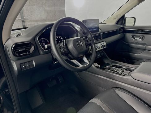 Used 2023 Honda Pilot Touring image 9