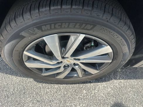Used 2023 Chevrolet Equinox Premier FWD image 19