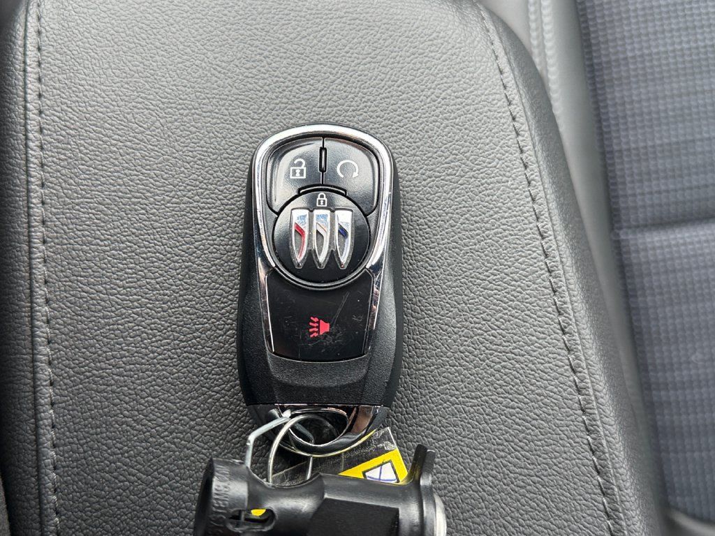 Used 2025 Buick Envista Preferred FWD image 42