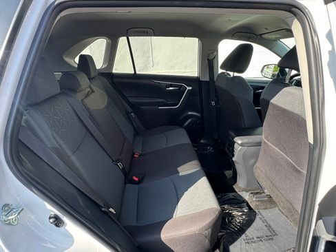 Used 2025 Toyota RAV4 XLE AWD/4WD image 12