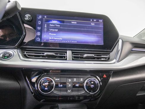 Used 2025 Chevrolet Trax LT image 25