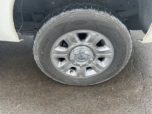 Used 2016 Ford F250 Lariat w/ Chrome Package image 11