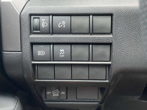 Used 2025 Toyota Tacoma TRD Sport AWD/4WD image 33