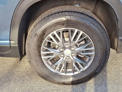 Used 2025 Chevrolet Traverse LT image 13