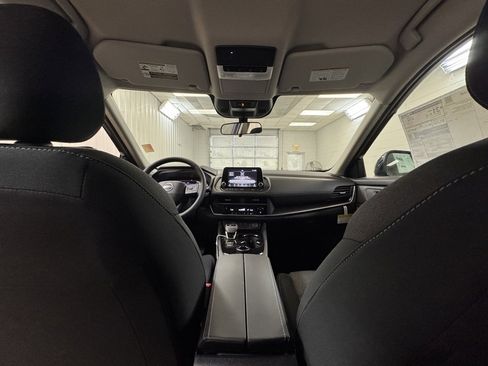 Certified 2026 Nissan Rogue SV image 18