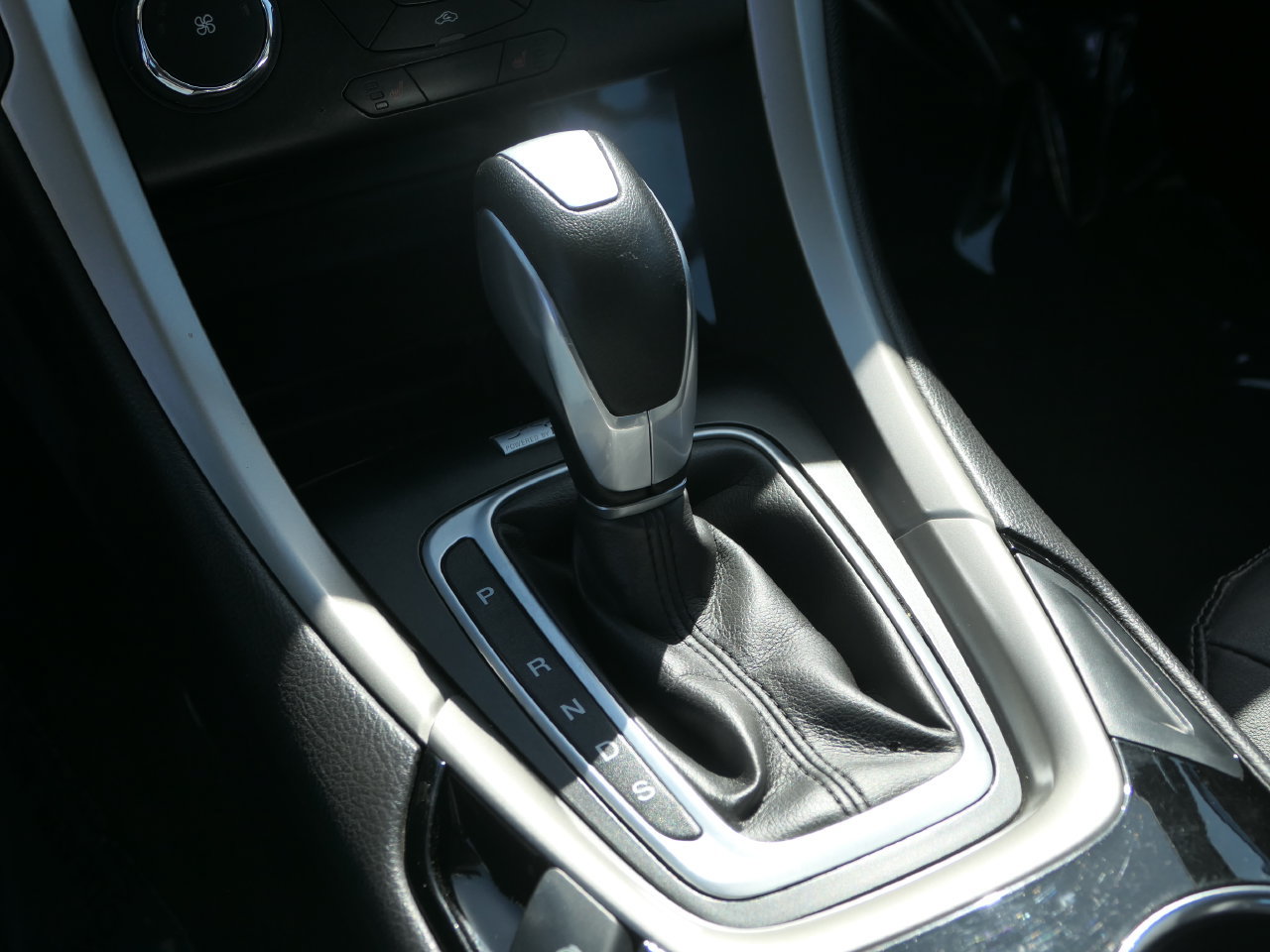 Used 2014 Ford Fusion SE w/ Equipment Group 202A FWD image 23