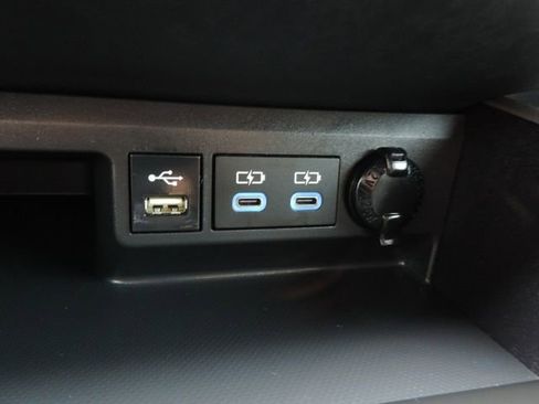 Used 2022 Toyota Highlander XLE image 25