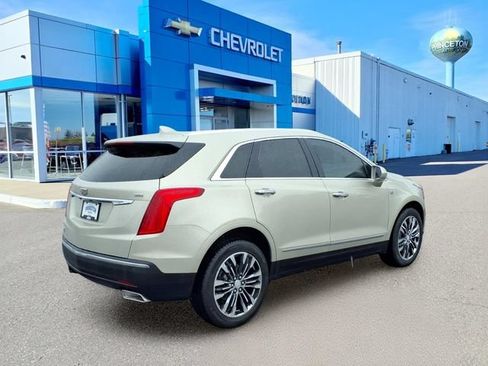 Used 2017 Cadillac XT5 Premium Luxury AWD/4WD image 3