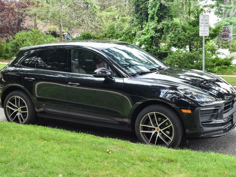 Used 2023 Porsche Macan AWD/4WD image 10
