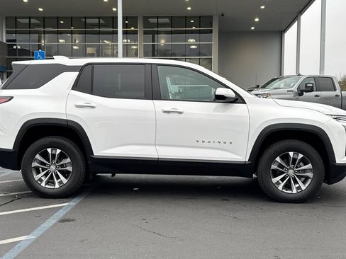 New 2026 Chevrolet Equinox LT image 2