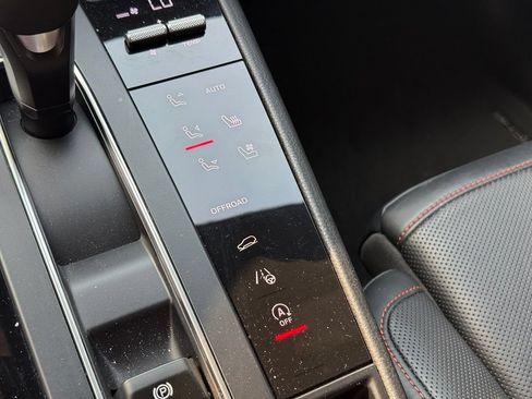 Used 2024 Porsche Macan Turbo AWD/4WD image 23