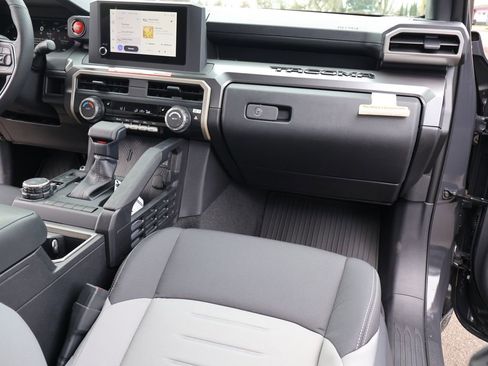 Used 2026 Toyota Tacoma TRD Sport image 32