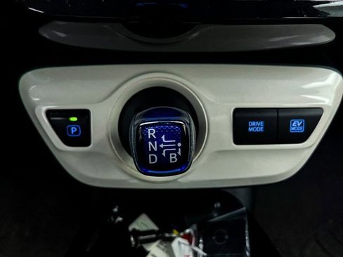 Used 2018 Toyota Prius Three Touring image 22