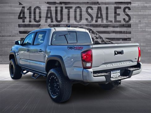 Used 2018 Toyota Tacoma TRD Off-Road w/ Technology Package AWD/4WD image 8