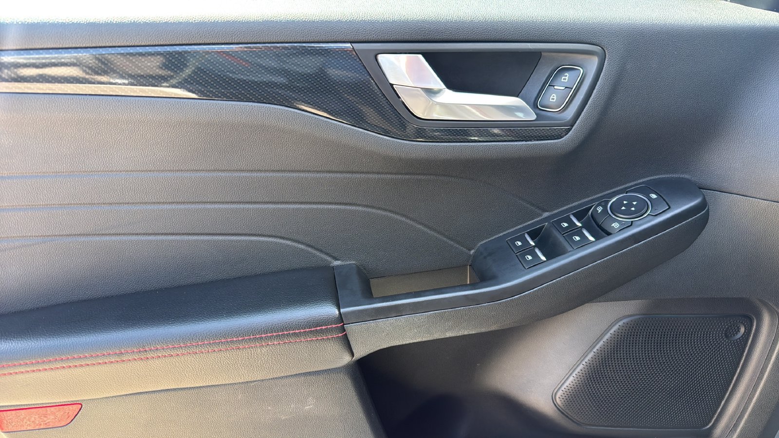 Used 2025 Ford Escape ST-Line FWD image 11