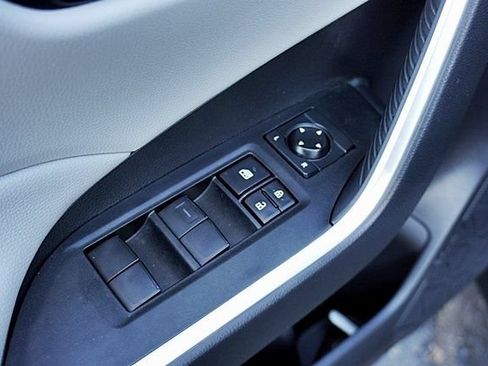 Used 2021 Toyota RAV4 XLE AWD/4WD image 25