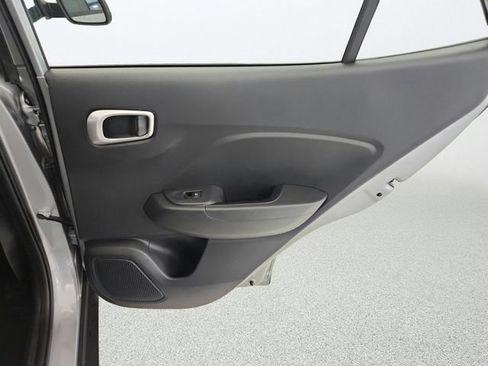 Used 2025 Hyundai Venue SEL FWD image 26