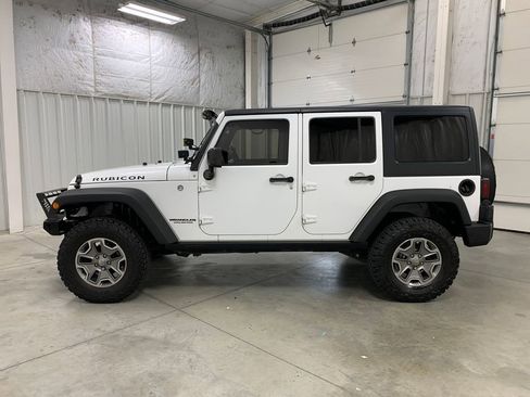 Used 2016 Jeep Wrangler Unlimited Rubicon w/ Connectivity Group image 17