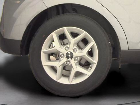 Used 2025 Kia Soul LX w/ LX Technology Package FWD image 23