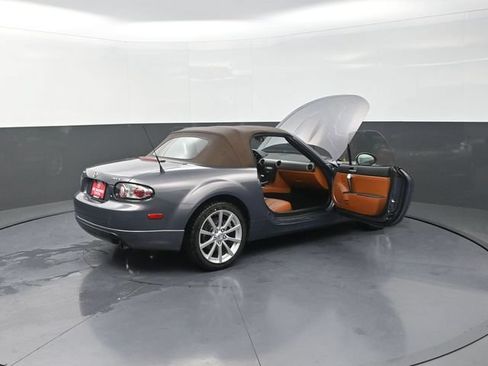 Used 2006 MAZDA MX-5 Miata Grand Touring w/ Premium Pkg RWD image 41