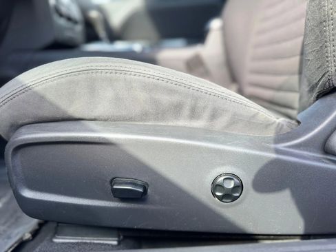 Used 2014 Dodge Challenger SXT image 24