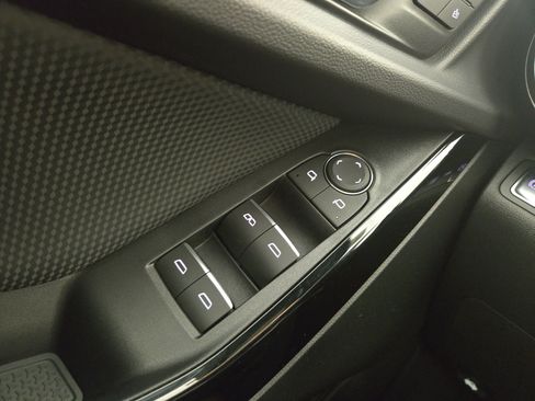 Certified 2025 Chevrolet Equinox RS w/ Safety and Technology Package AWD/4WD image 31