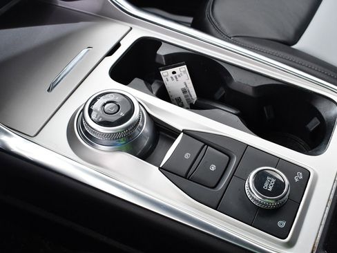 Used 2022 Ford Explorer XLT w/ Equipment Group 202A image 31