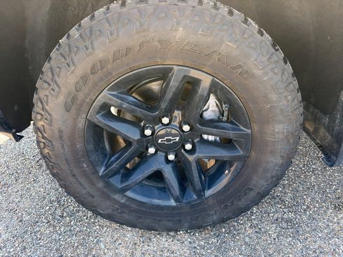 Used 2024 Chevrolet Silverado 1500 LT Trail Boss w/ Protection Package AWD/4WD image 9