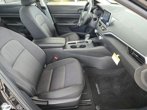 Used 2025 Nissan Altima 2.5 S FWD image 37
