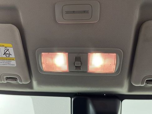 Used 2024 Nissan Frontier S image 32