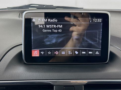 Used 2014 MAZDA MAZDA3 s Touring FWD image 21