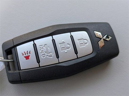 New 2025 Mitsubishi Outlander SEL image 32