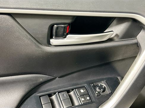 Used 2019 Toyota RAV4 XLE FWD image 16