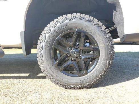 New 2026 Chevrolet Silverado 1500 Custom Trail Boss w/ LPO, Dark Essentials Package image 5