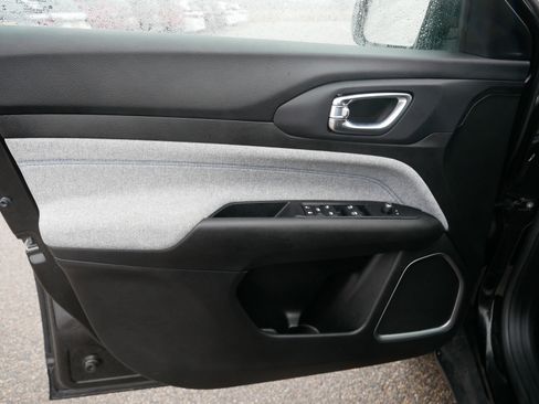 Used 2022 Jeep Compass Latitude image 21