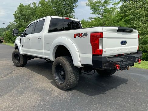 Used 2017 Ford F250 XLT w/ XLT Premium Package AWD/4WD image 10