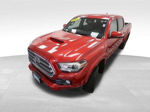 Used 2017 Toyota Tacoma TRD Sport image 6