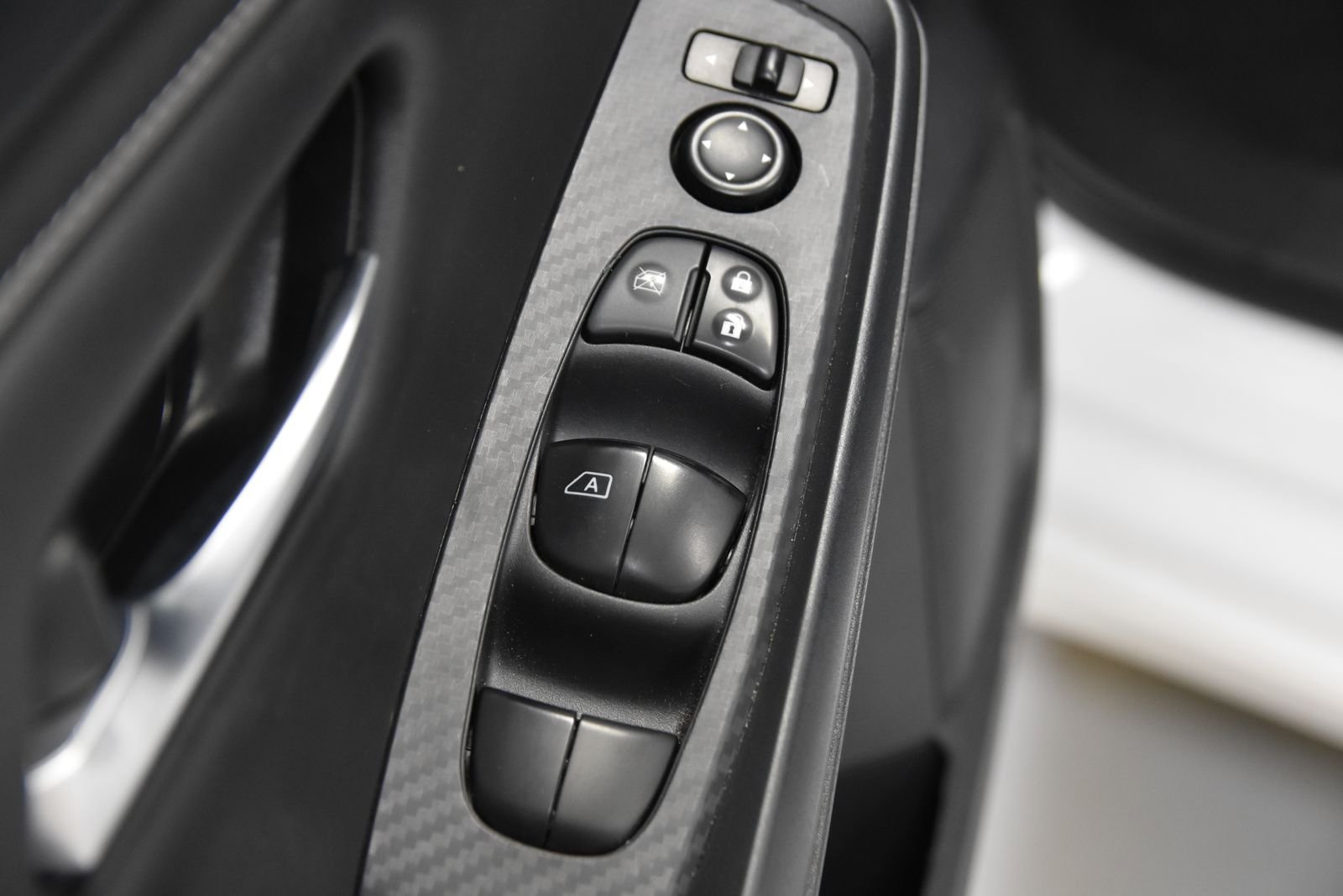 Used 2024 Nissan Sentra SV FWD image 12